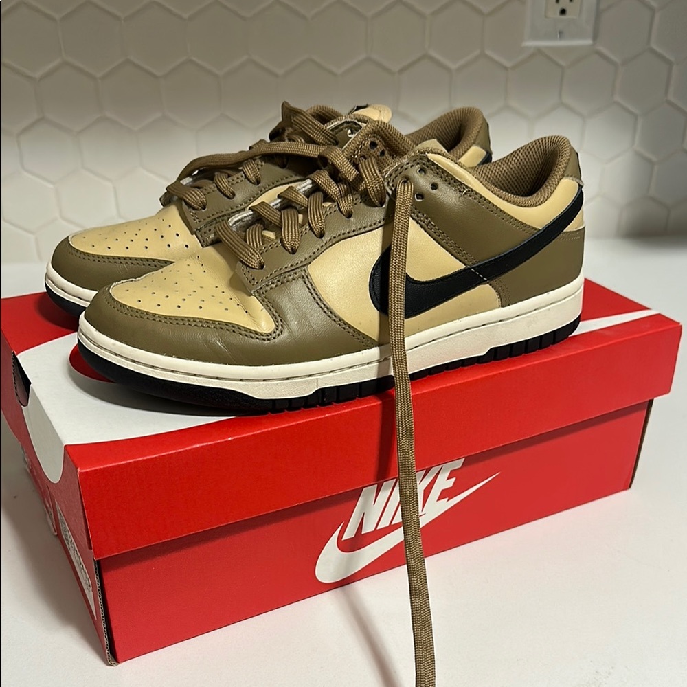Nike Tan and Black Sneakers Classic Design
